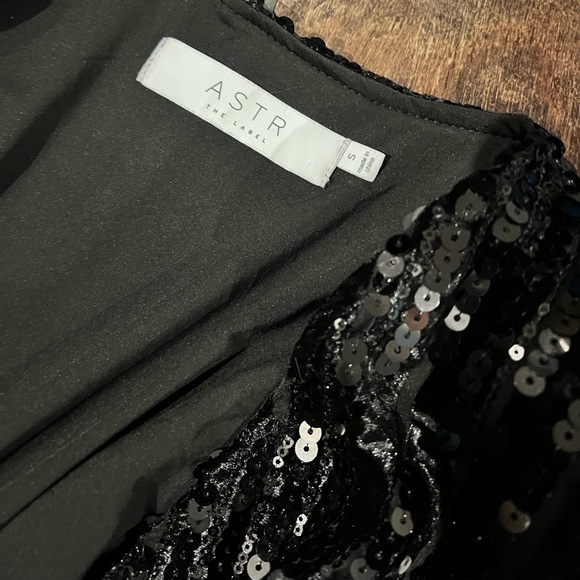 ASTR The Label Paris Sequin Velvet Wrap Dress Mini Special Occasion Party - Picture 9 of 9